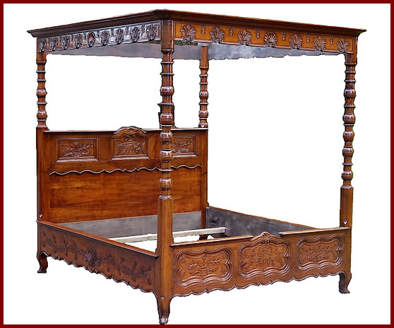 Grand lit rennais à baldaquin XVIIIe